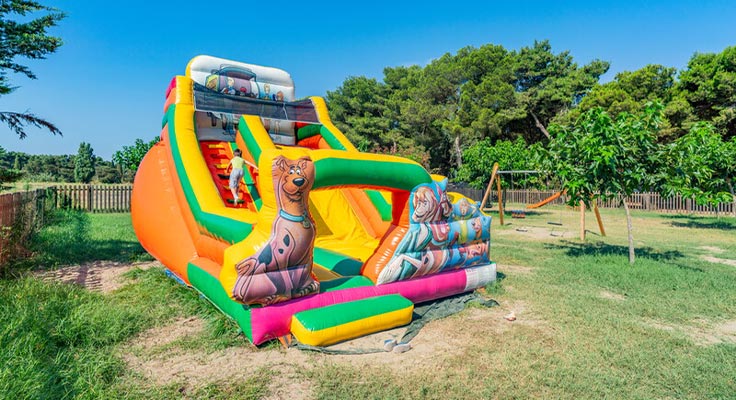 Jeu gonflable et aire de jeux