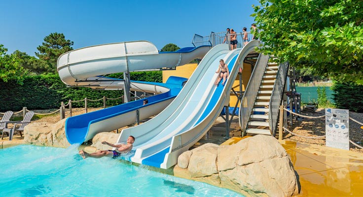 Toboggans du parc aquatique du camping Le Sainte Marie