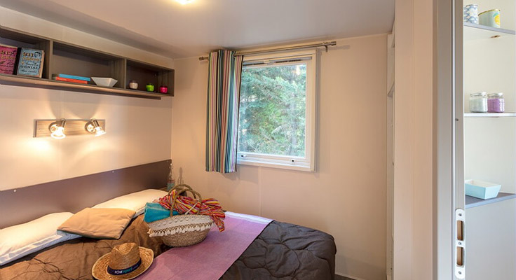 Chambre avec lit double mobil-home Comfort